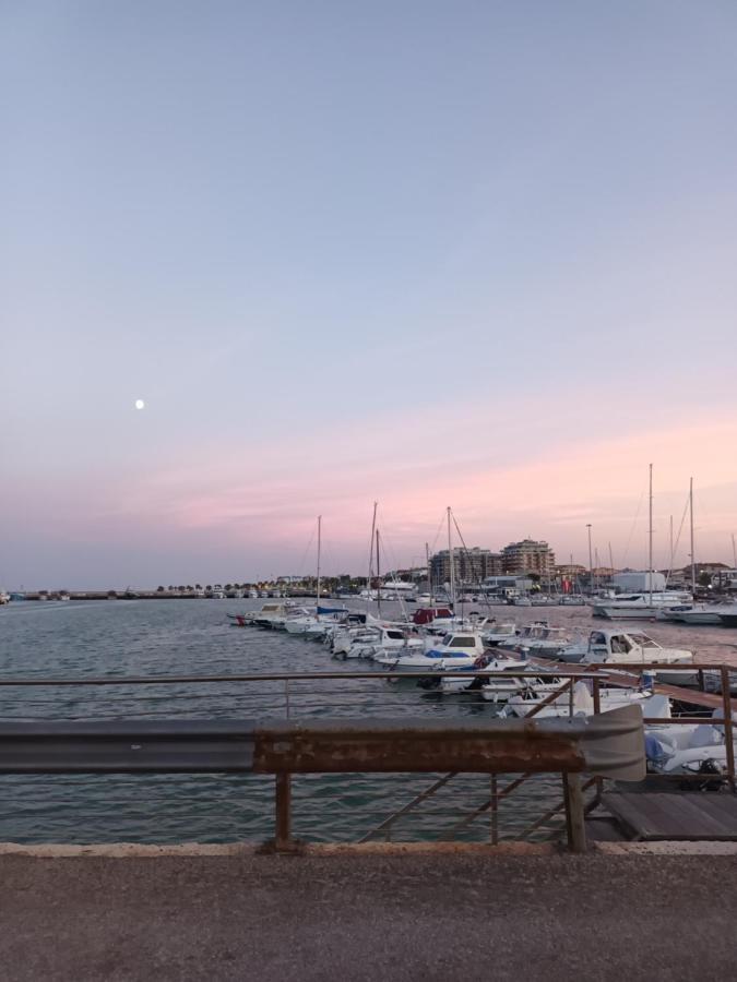 Bouganville A Apartament B&B Civitanova Marche Exterior foto